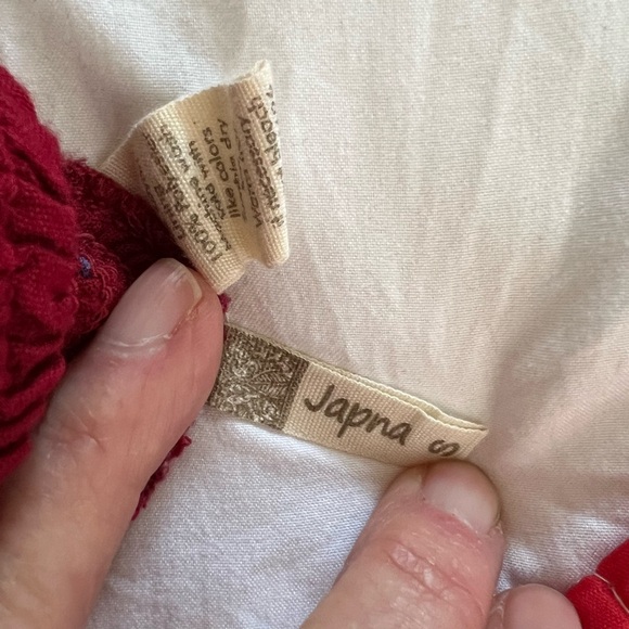 Japna Red Floral Small Mini Skirt w/lining and side pockets - Picture 6 of 9